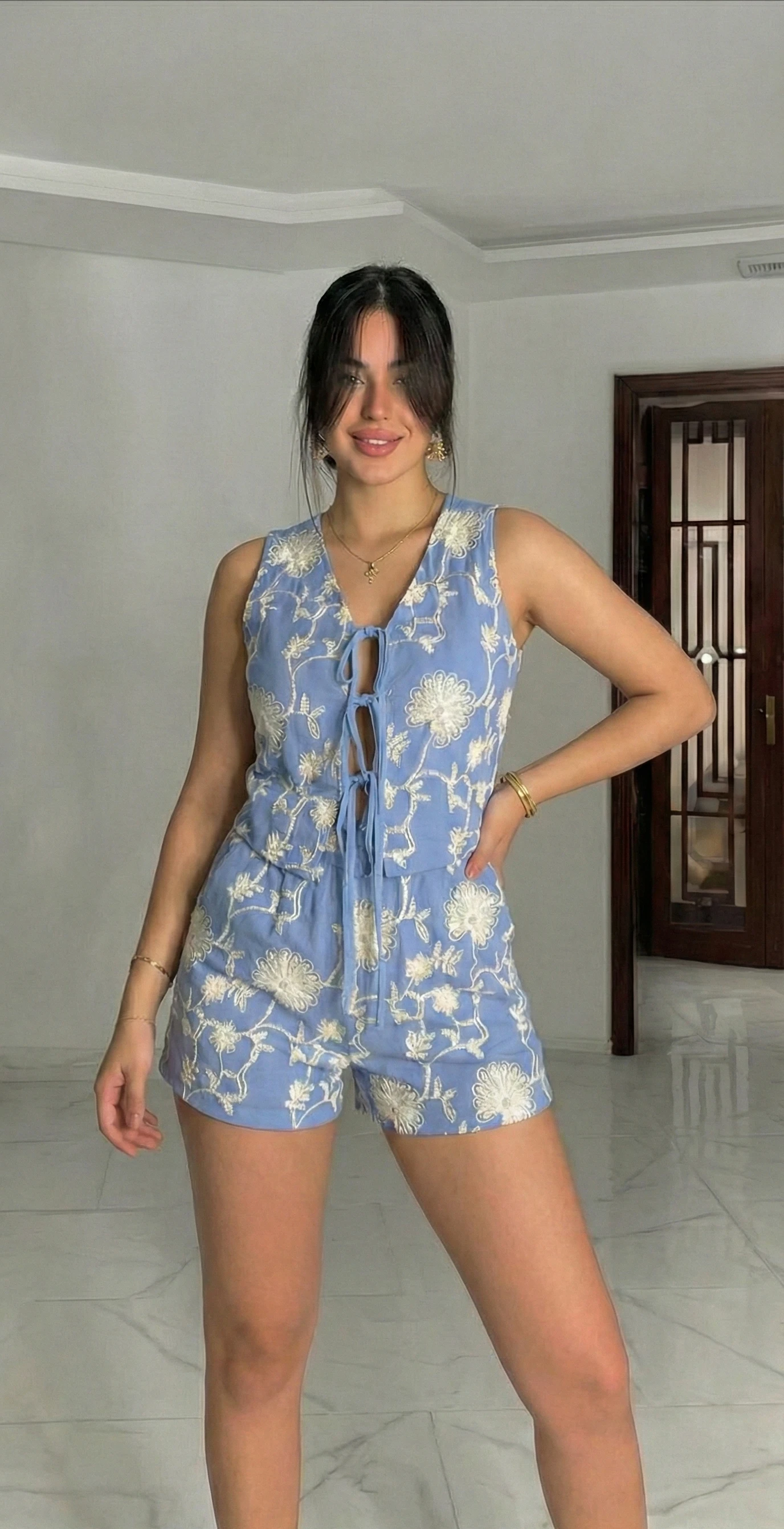 Conjunto Chaleco y Short Bordado - Vista 2 | Drizzary Store