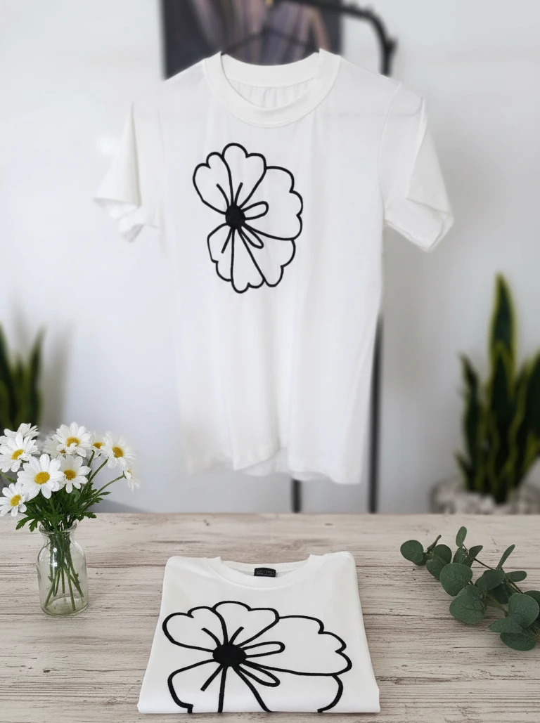Remera Bordada Diseño Floral - Vista 2 | Drizzary Store